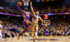 NBA季后赛湖人队对阵勇士队比赛精彩瞬间缩略图